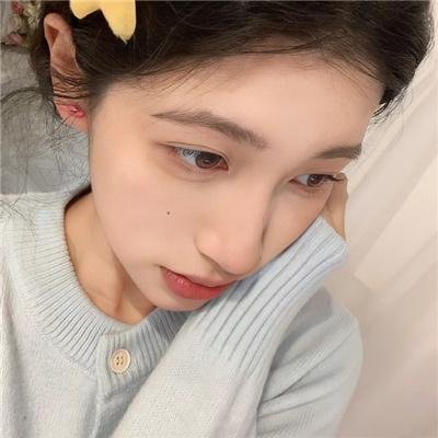指尖相触，恋恋不舍
